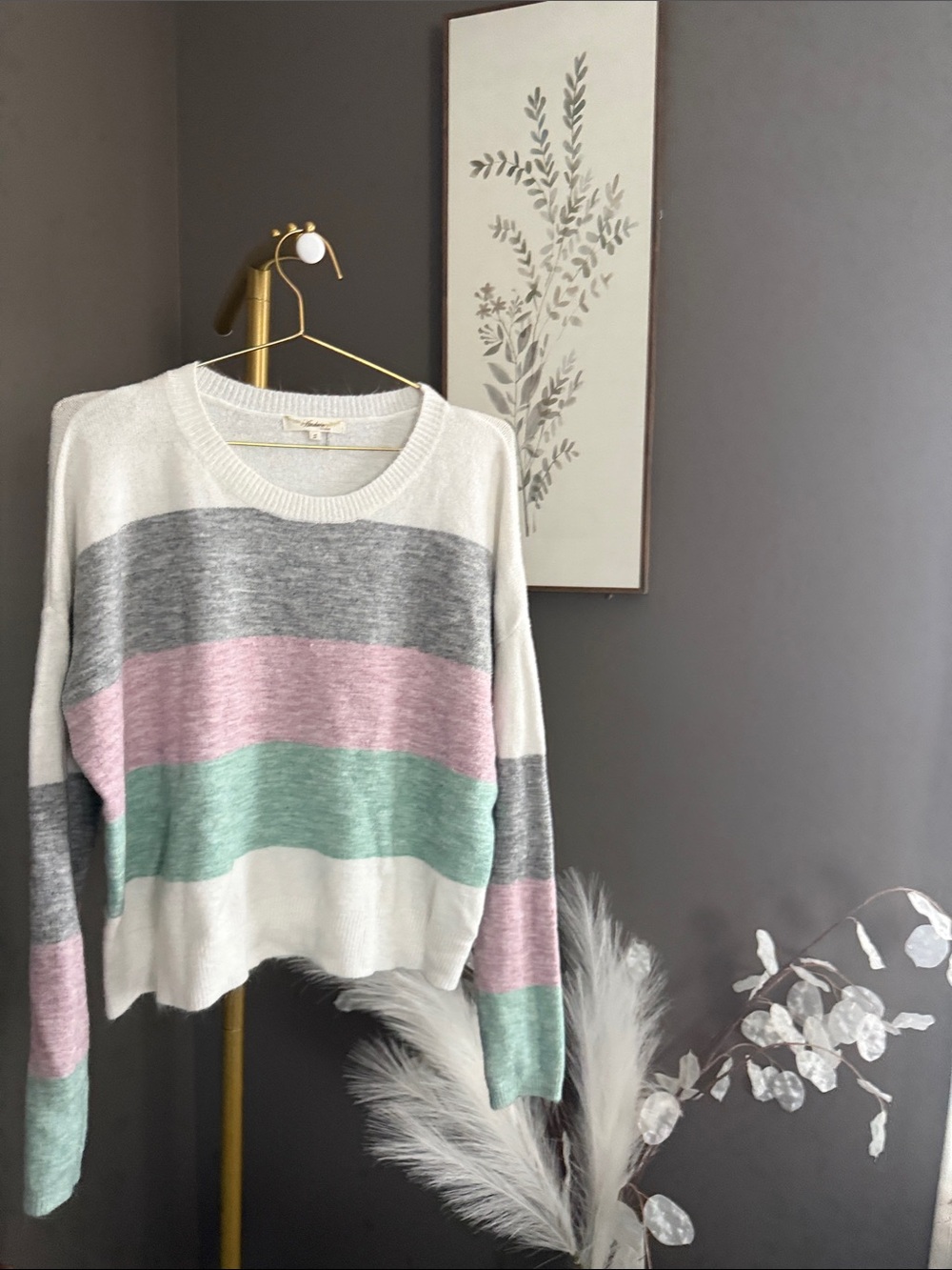 ANDREE BY UNIT Striped Crewneck Sweater in White, Gray, Pink & Mint